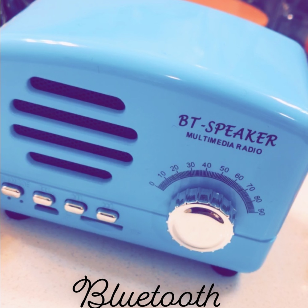 Vintage Look Bluetooth Wireless Speaker - Picture 2 of 4